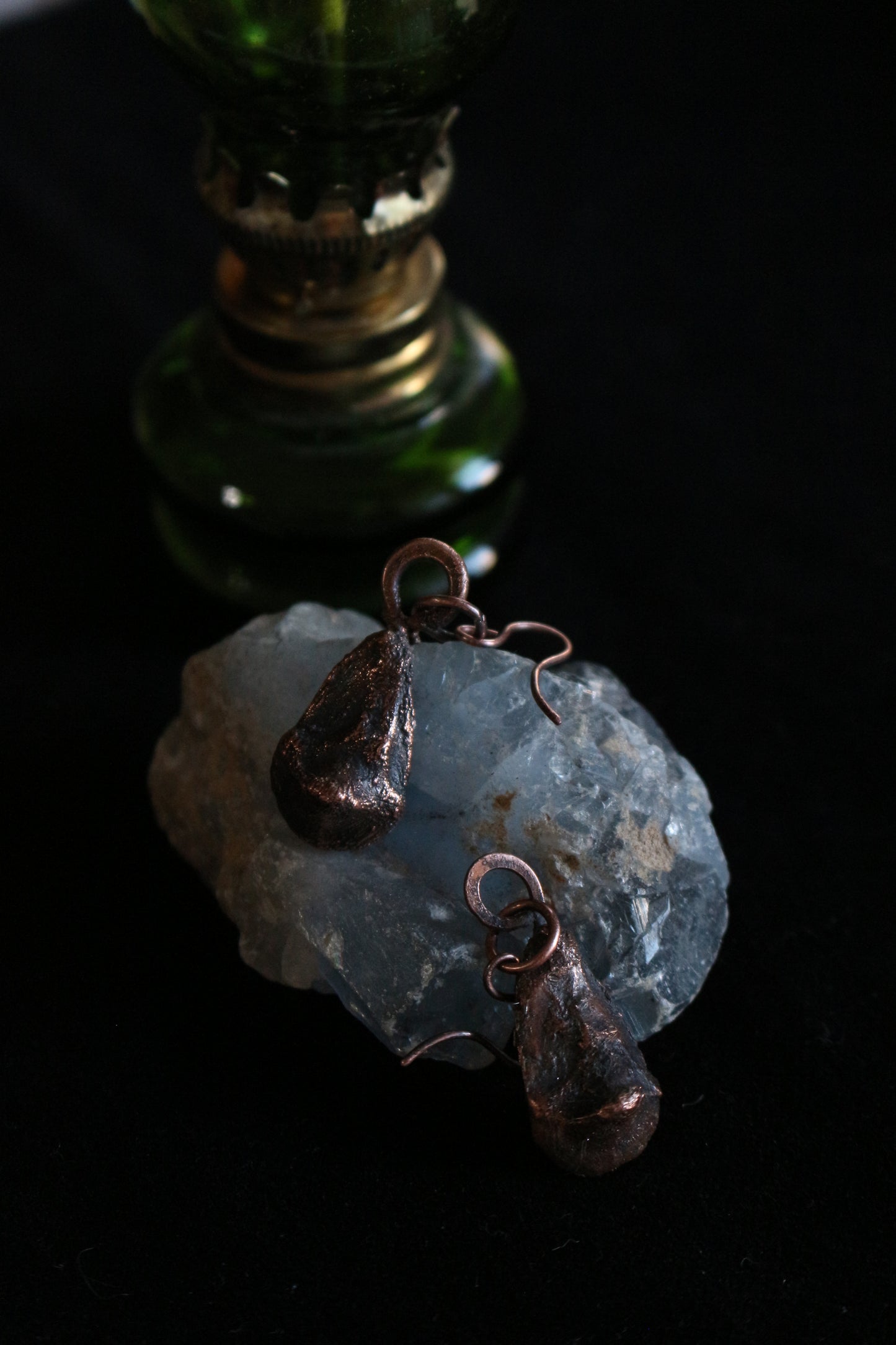Amuleto/Talismano orecchini scaglie di pigna avvolta in rame elettroformato Hand made geometric Pagan Wicca Witch