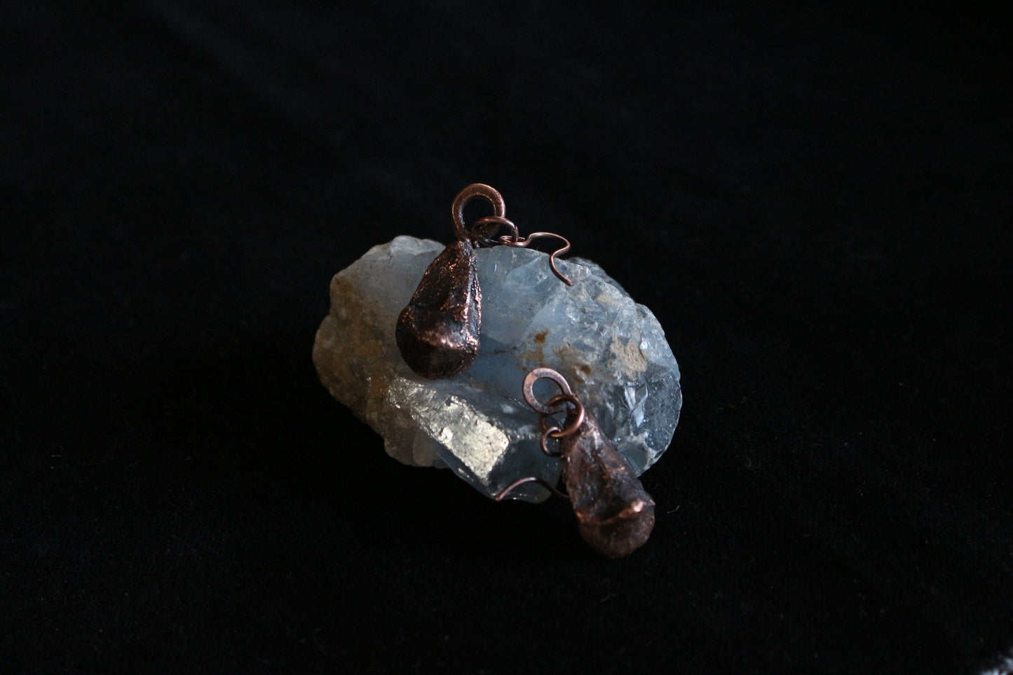 Amuleto/Talismano orecchini scaglie di pigna avvolta in rame elettroformato Hand made geometric Pagan Wicca Witch