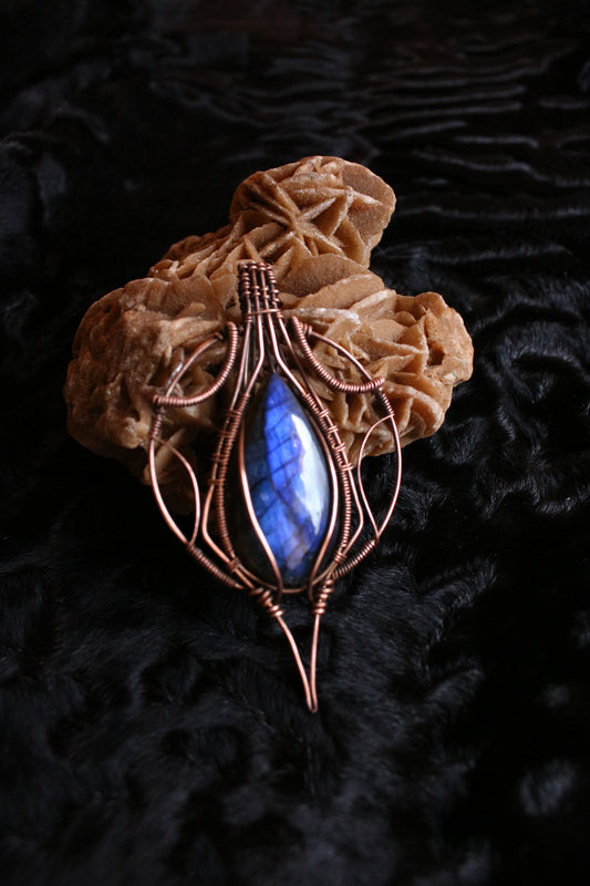 Amuleto/Talismano Labradorite blu avvolta in filo di rame Hand made geometric Pagan Wicca Witch