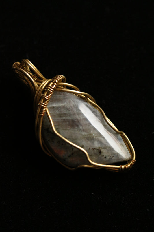 Amuleto/Talismano Labradorite avvolta in filo di ottone Hand made geometric Pagan Wicca Witch